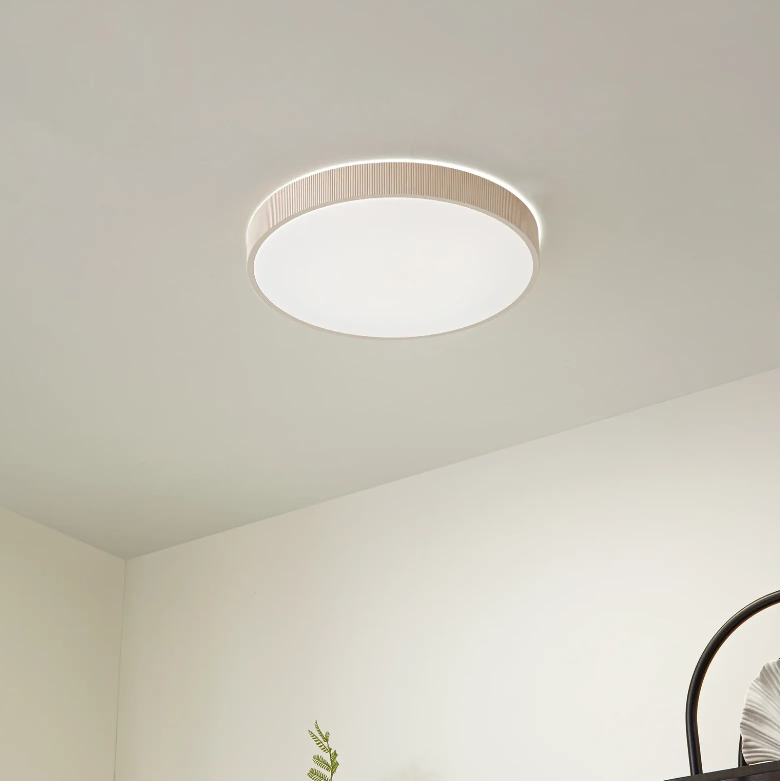Lámpara LED de techo Lindby Zylo, beige, Ø 49 cm, CCT, atenuable