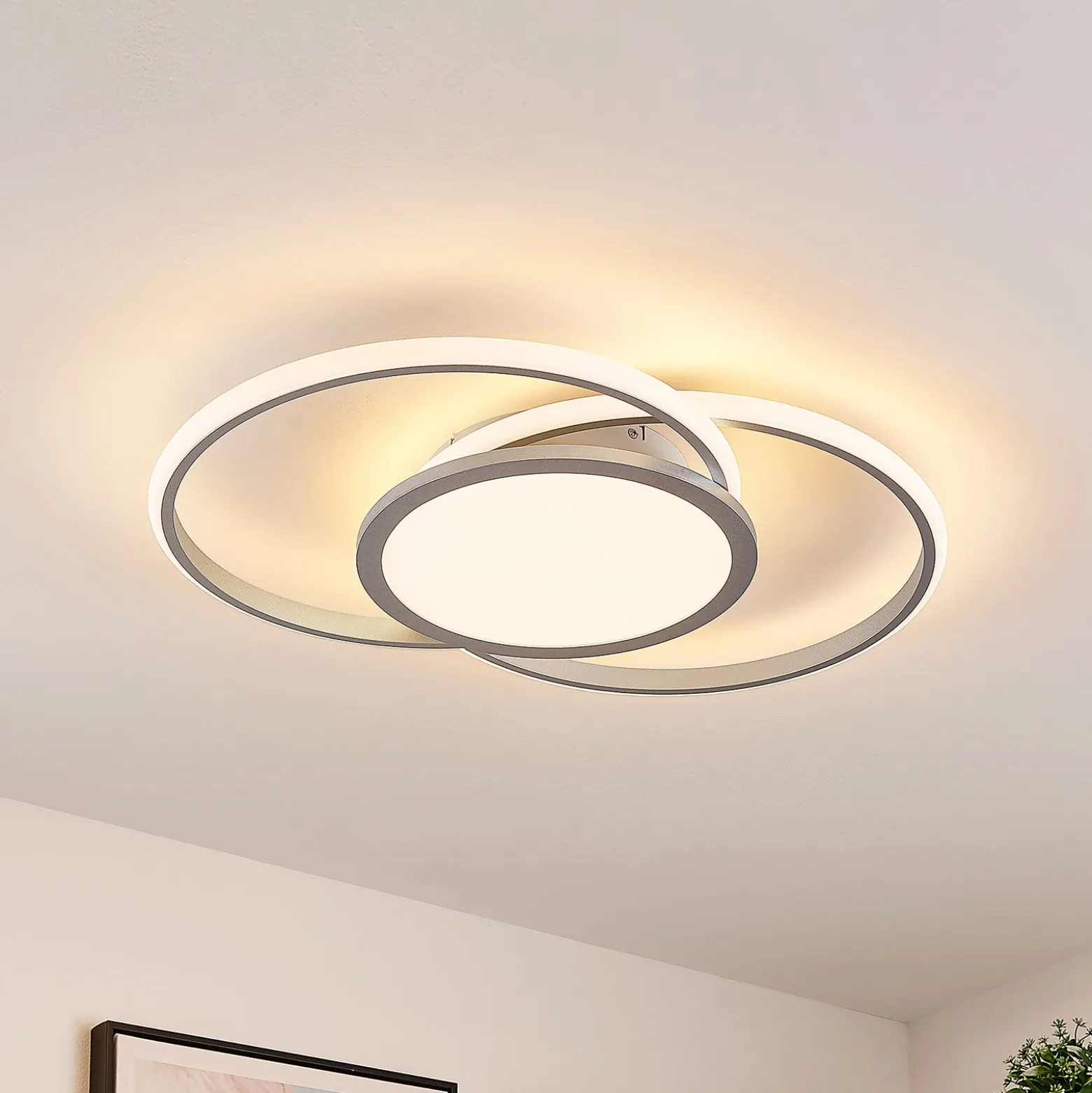 Lámpara LED de techo Lucande Senne, 63 cm, plata, aluminio