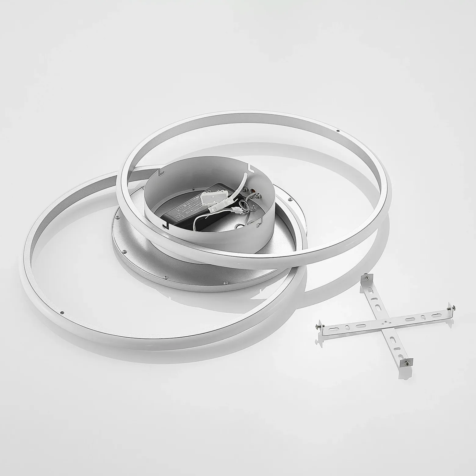 Lámpara LED de techo Lucande Senne, 63 cm, plata, aluminio
