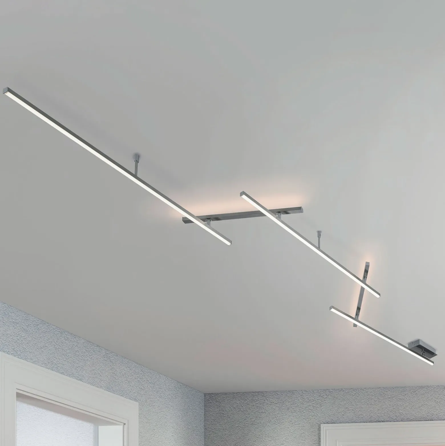 Lámpara LED de techo orientable Indira, atenuable, níquel