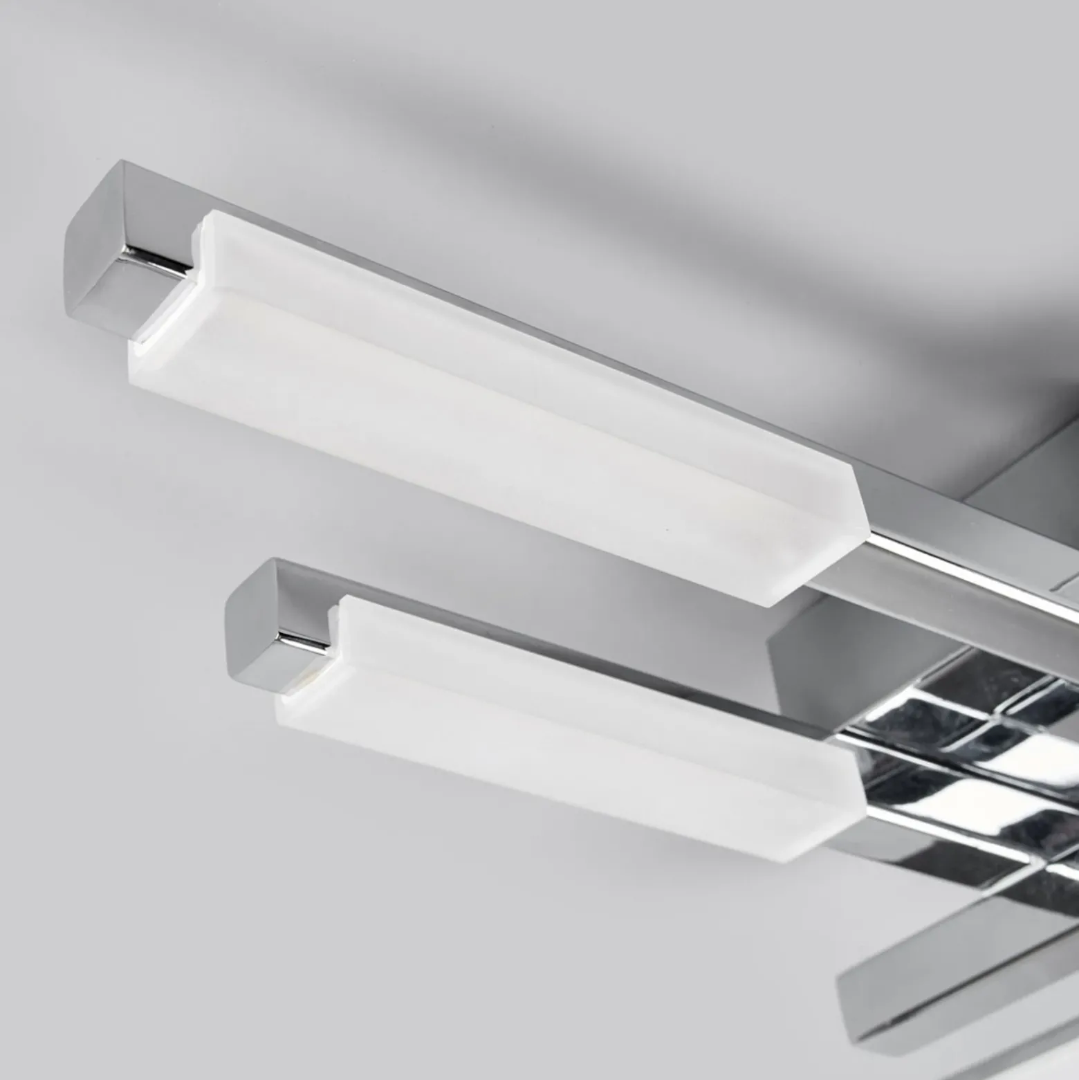 Lámpara LED de techo Patrik de Lindby, 62 cm, 6 luces, cromo, IP44