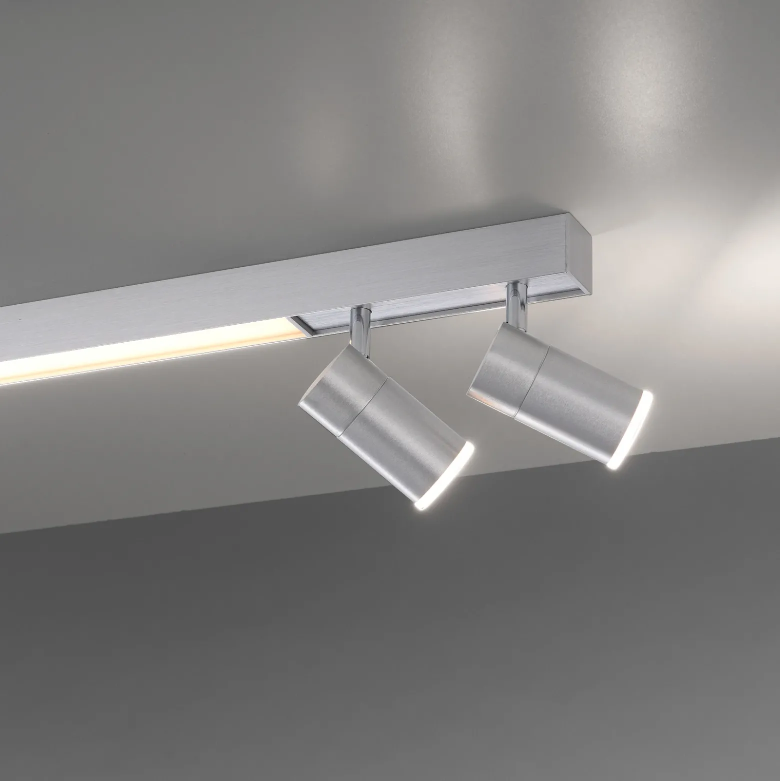 Lámpara LED de techo PURE Lines, 120 cm, plateada, control remoto