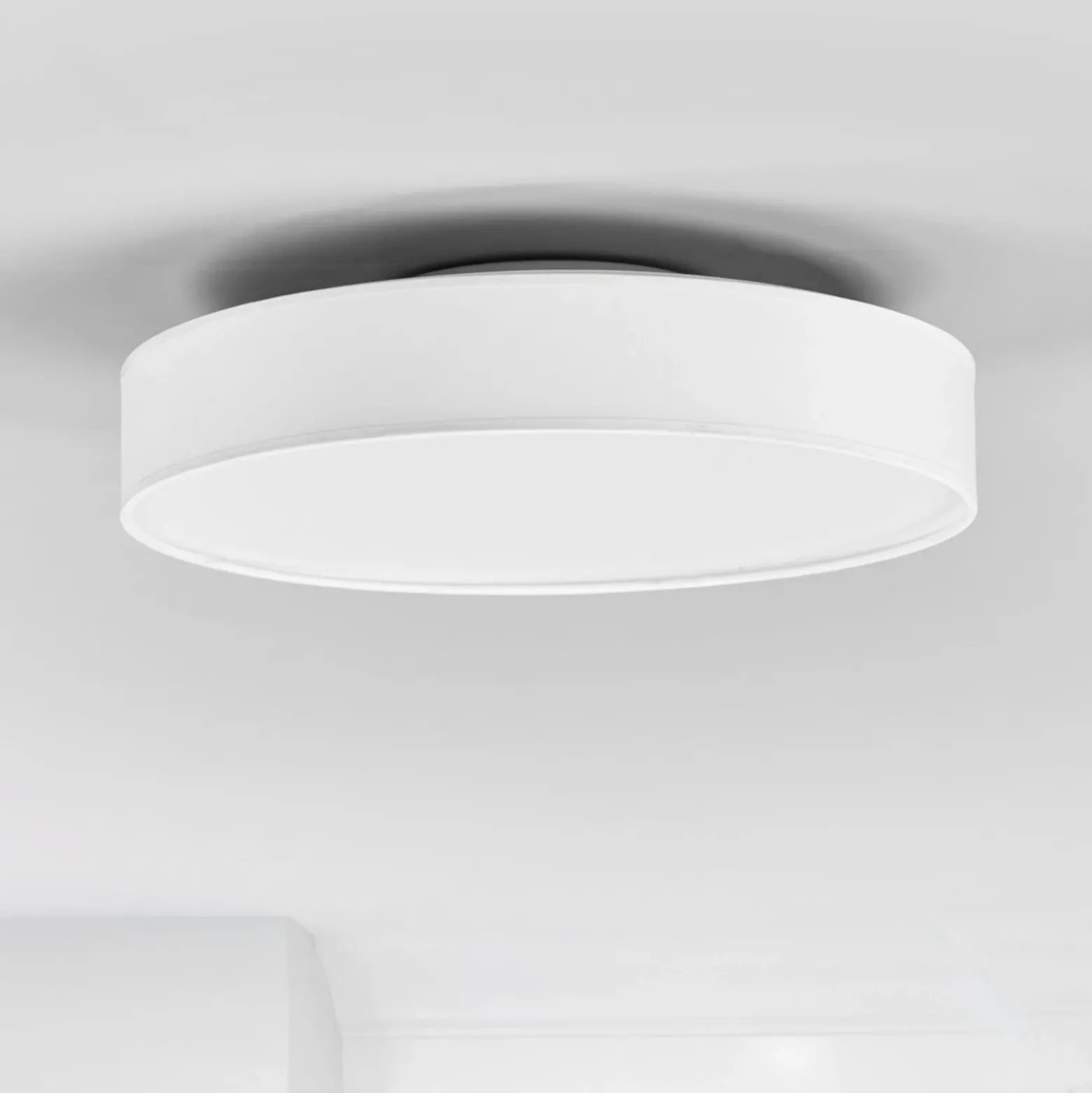 Lámpara LED de techo Saira de Lindby, Ø 40 cm, blanca, textil
