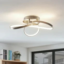 Lámpara LED de techo Saliha con formas modernas