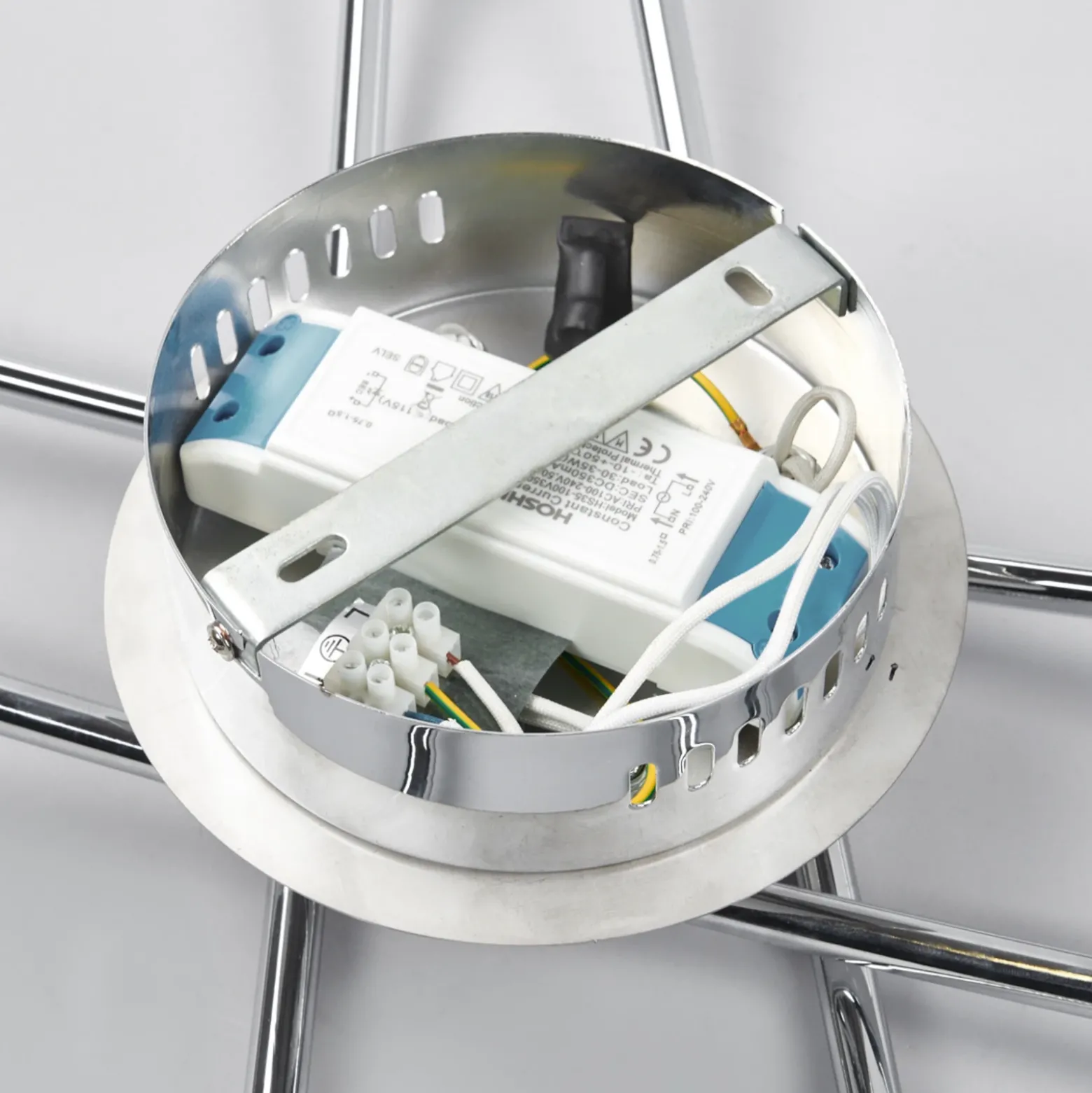 Lámpara LED de techo Yael de Lindby, color cromo, metal, 67 cm de largo