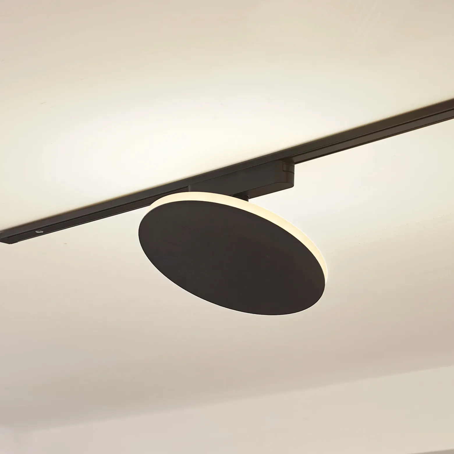 Lámpara LED Lindby para carril Lumaro, negra, aluminio, 48V, atenuable