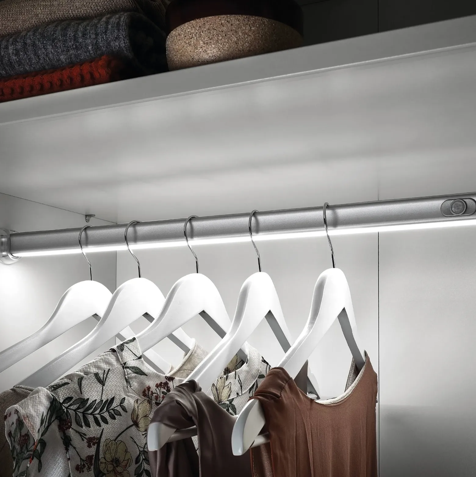 Lámpara LED para barra de ropa con sensor, 100cm