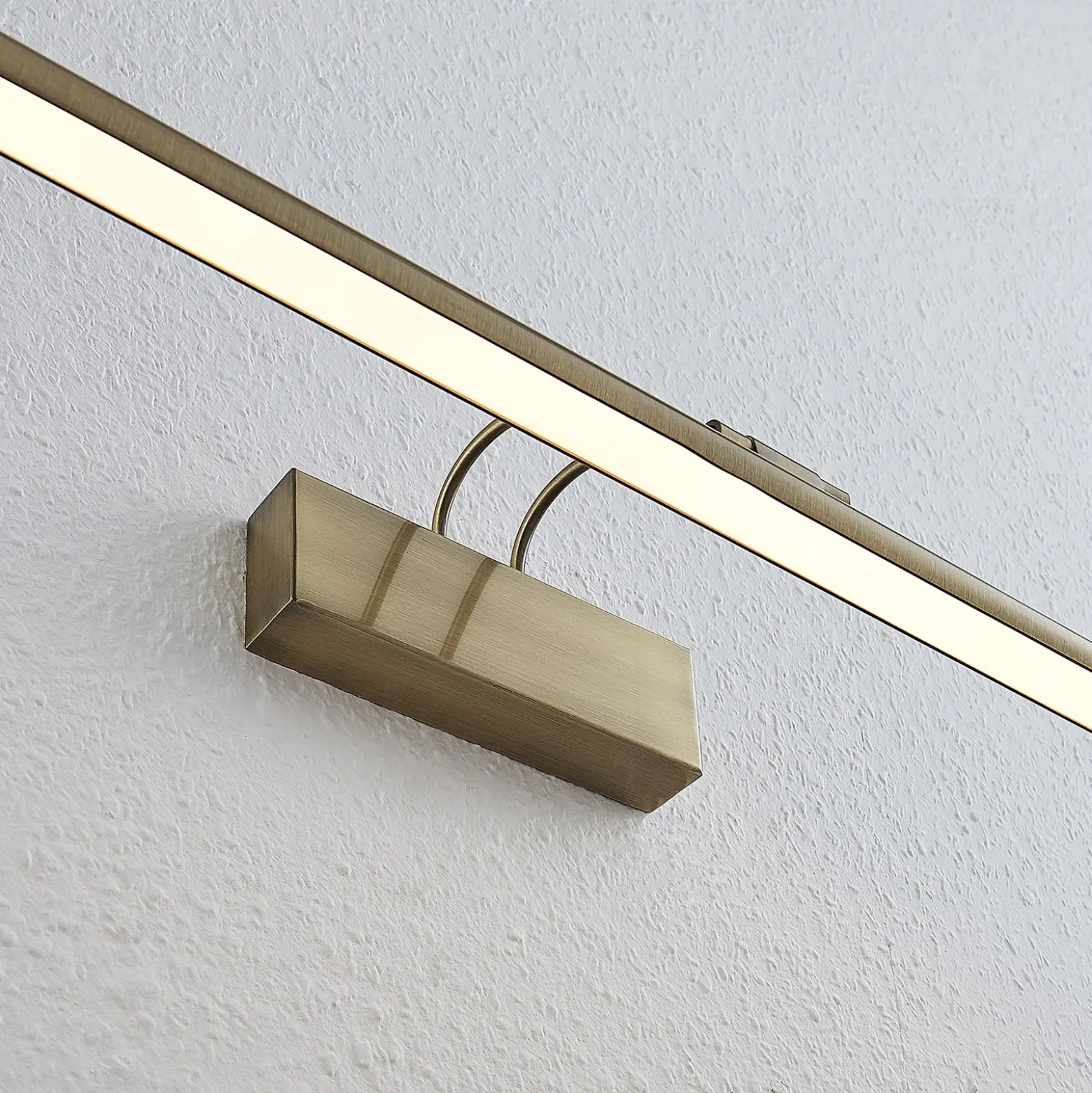 Lámpara LED para cuadros Mailine, latón antiguo
