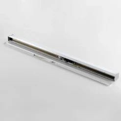 Lámpara LED para cuarto de baño Lindby Klea, 120 cm, cromo, metal, IP44