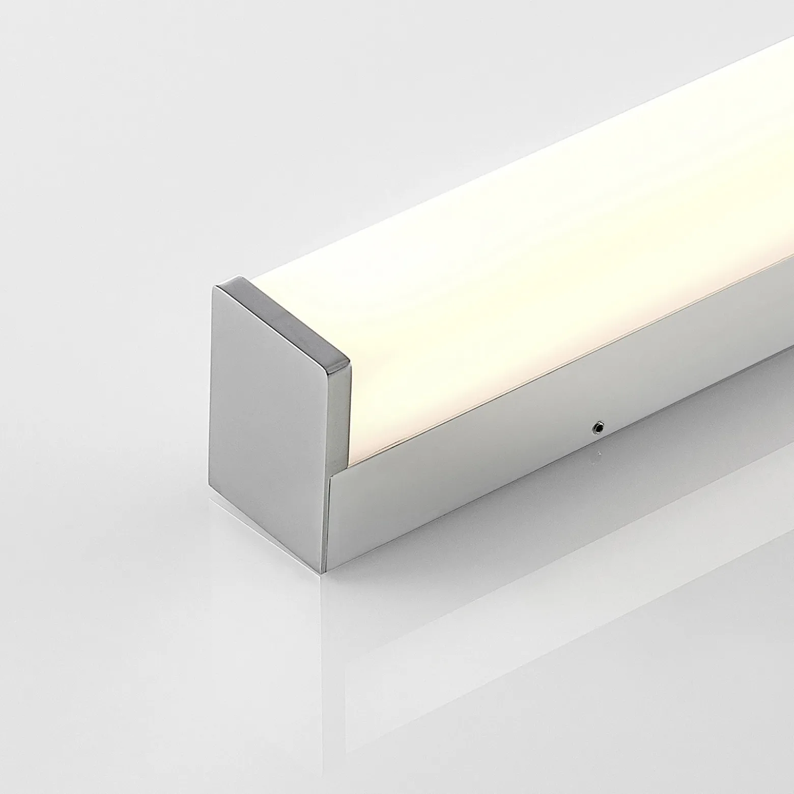 Lámpara LED para cuarto de baño Lindby Klea, 120 cm, cromo, metal, IP44