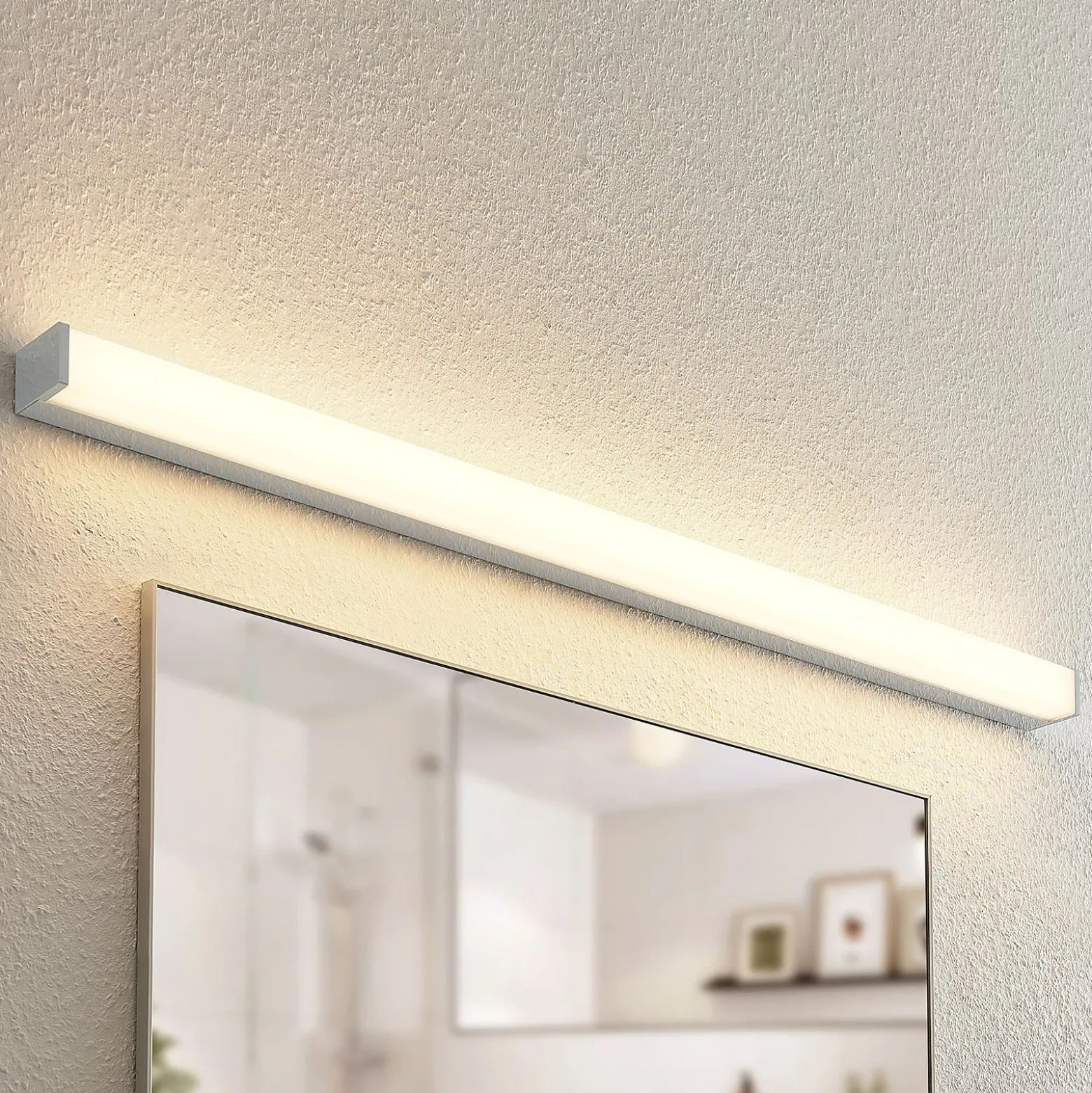 Lámpara LED para cuarto de baño Lindby Klea, 120 cm, cromo, metal, IP44