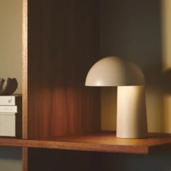 Lámpara LED recargable de mesa Faye Portable, beige, atenuable, USB