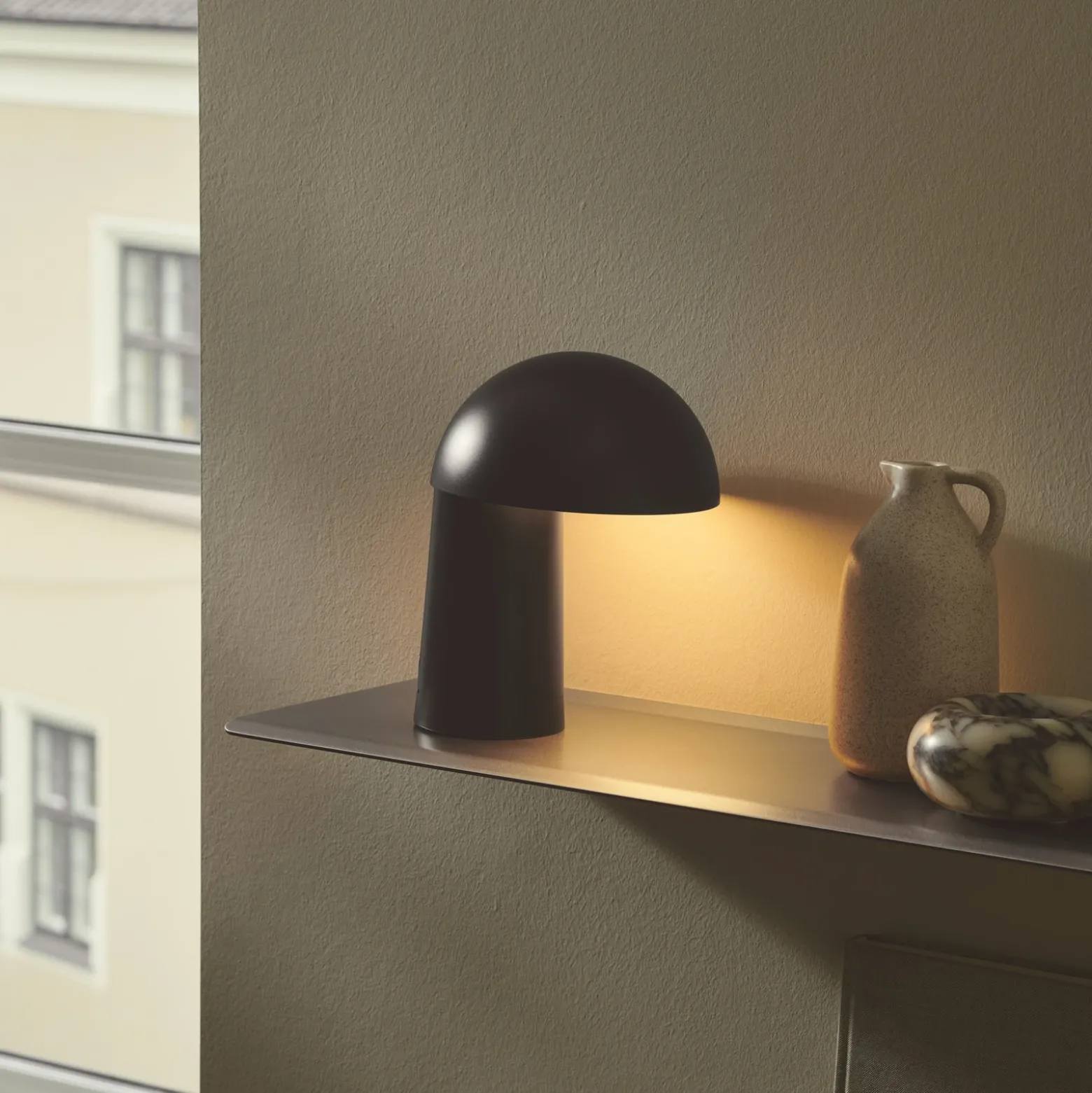 Lámpara LED recargable de mesa Faye Portable, negra, atenuable, USB