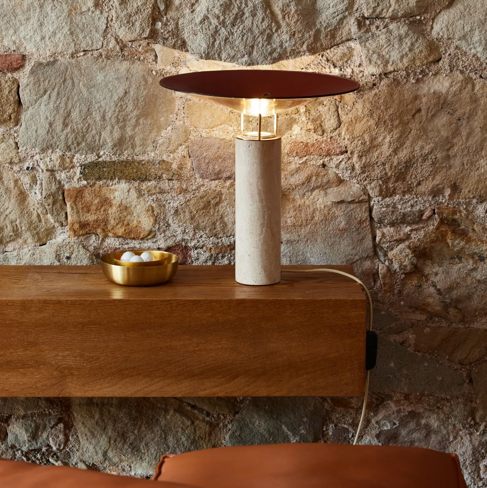 Lámpara mesa LED Rebound travertino cuero marrón