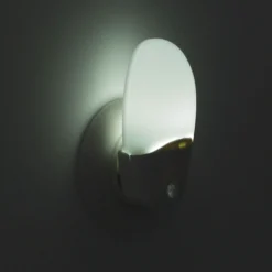 Lámpara nocturna LED Oval con sensor crepuscular