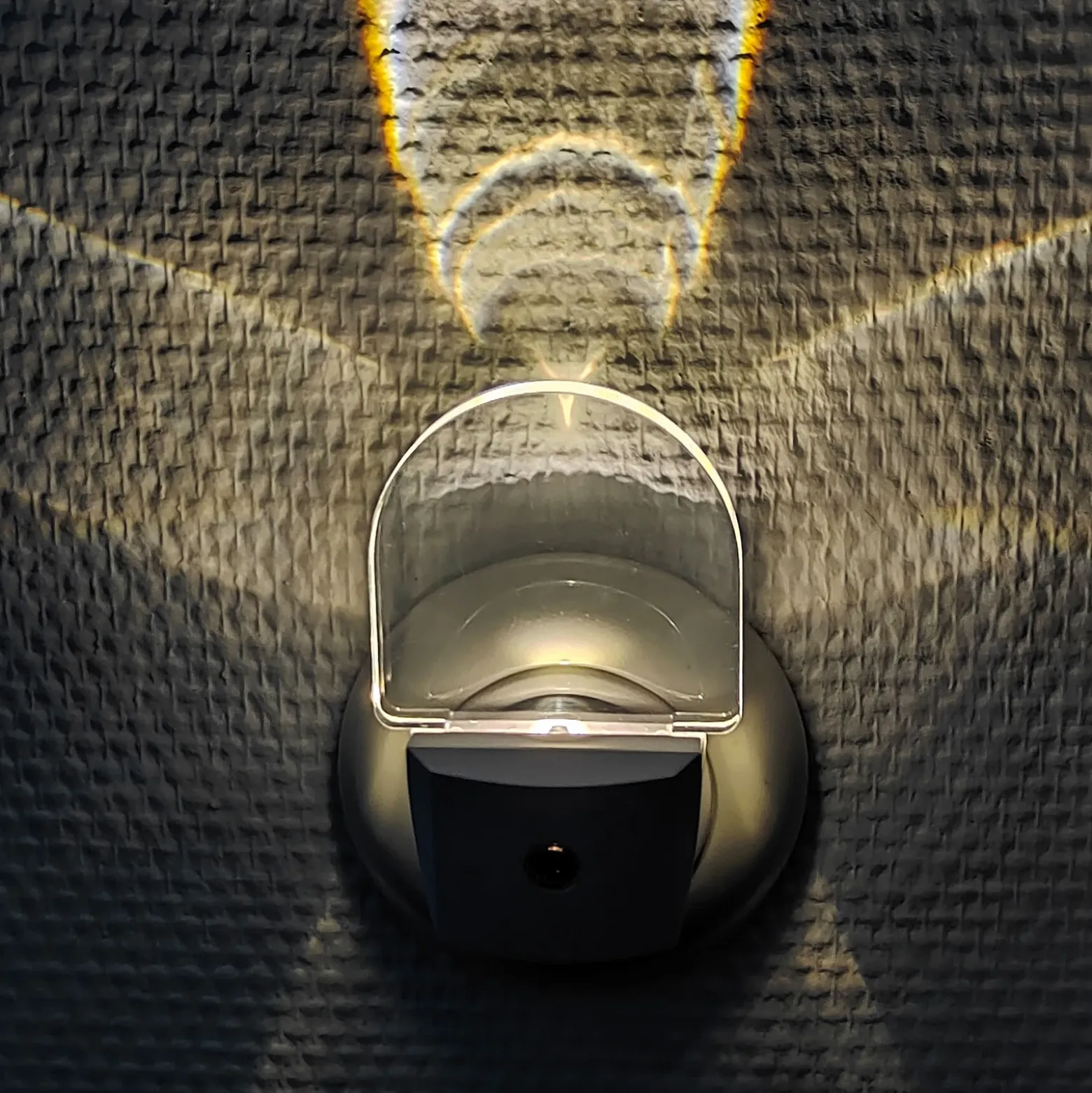 Lámpara nocturna LED Slim para enchufe, con sensor