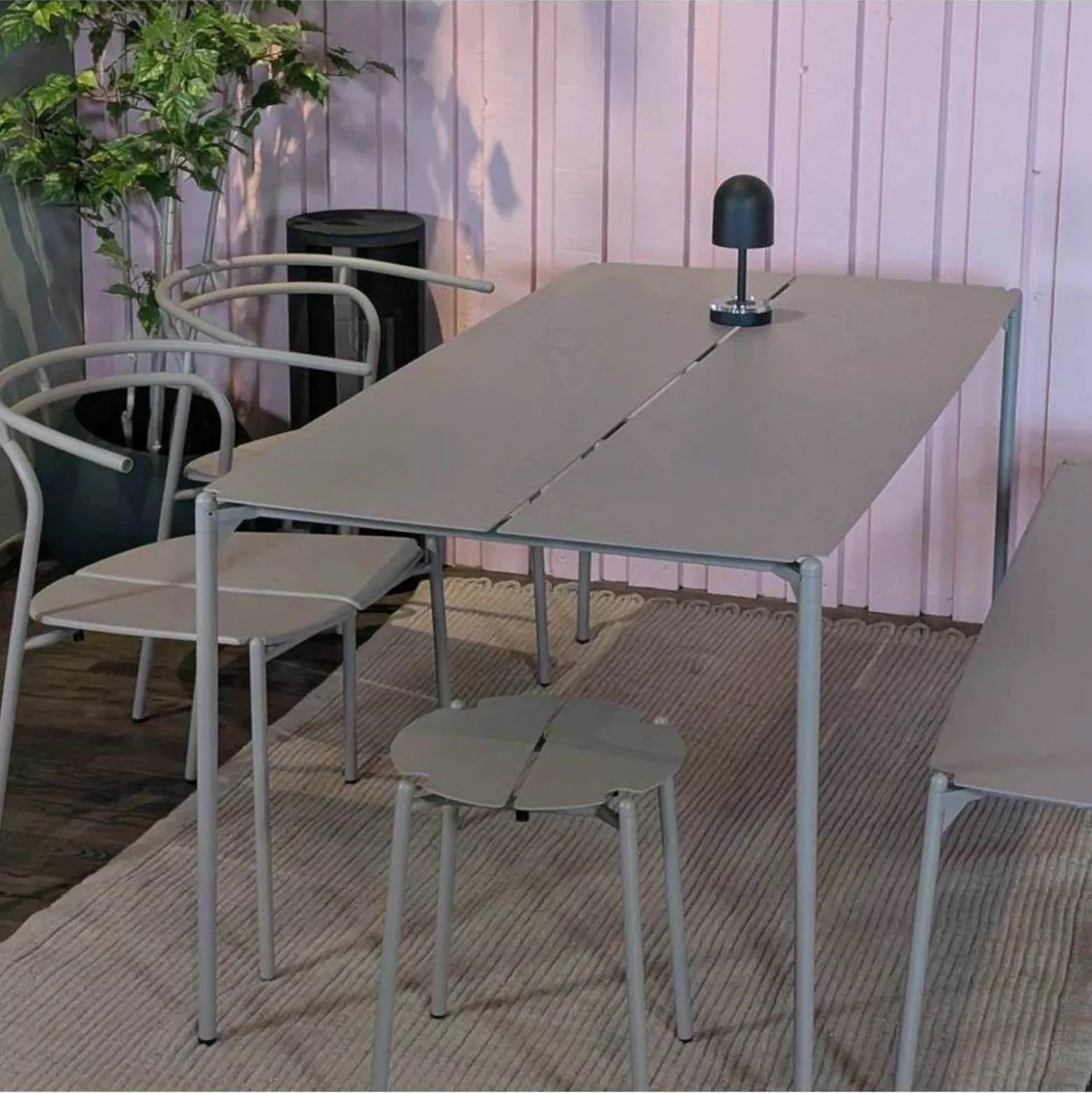 Lámpara recargable Luceo de AYTM, color topo, metal, 24 cm, atenuable, IP44