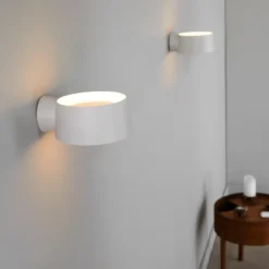 LOOM DESIGN Aplique de pared LED Cookie, blanco, aluminio, Ø 15 cm
