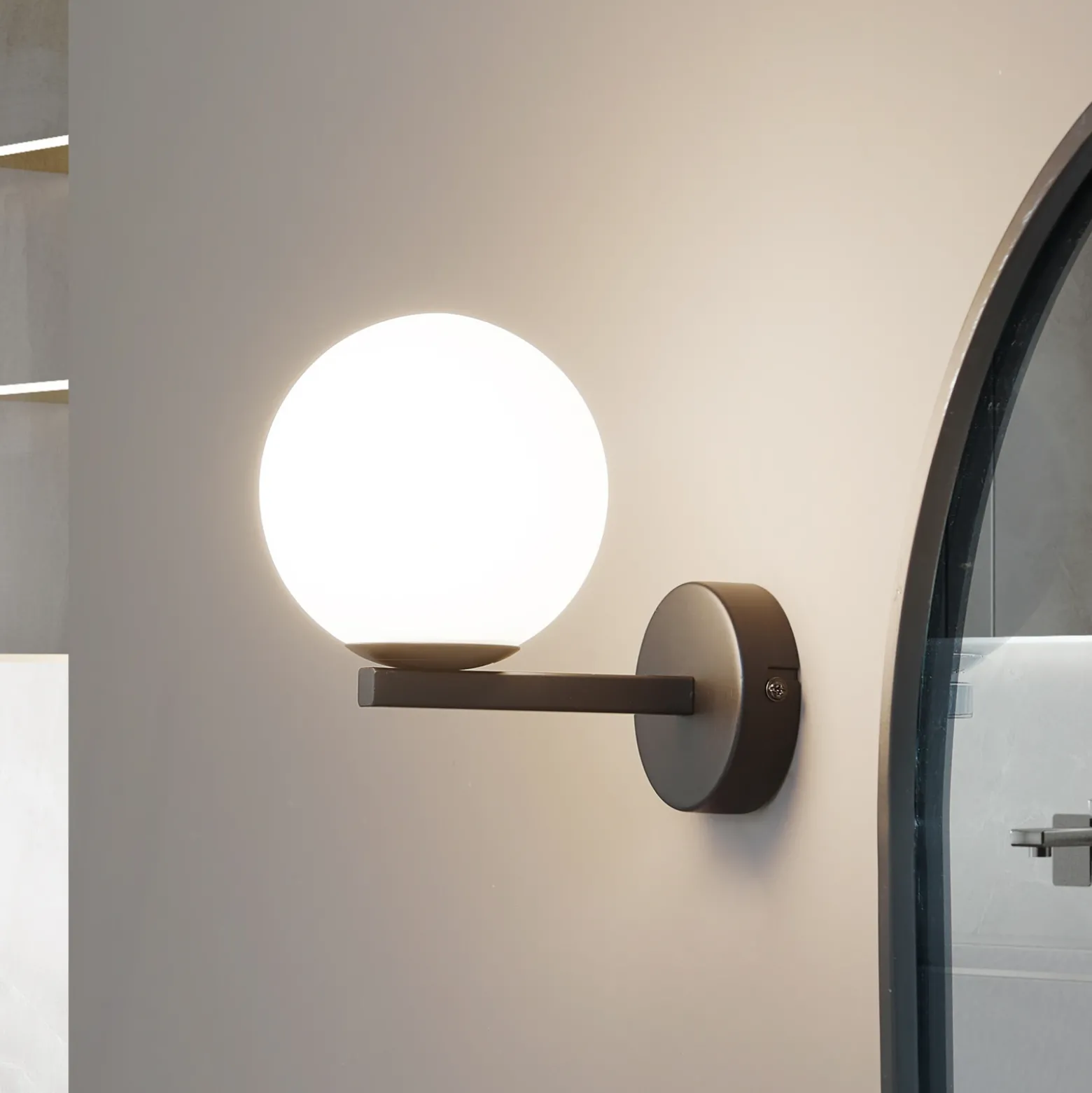 Lucande aplique de pared Bidolo, negro, cristal, Ø 12 cm, IP44