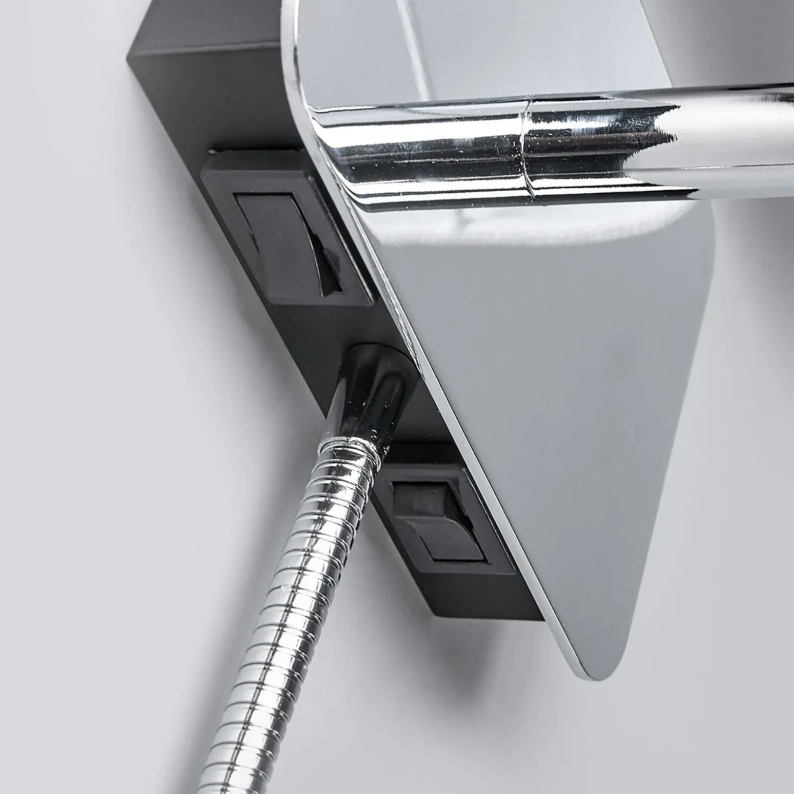 Lucande aplique de pared Jettka, altura 63 cm, brazo de lectura, textil