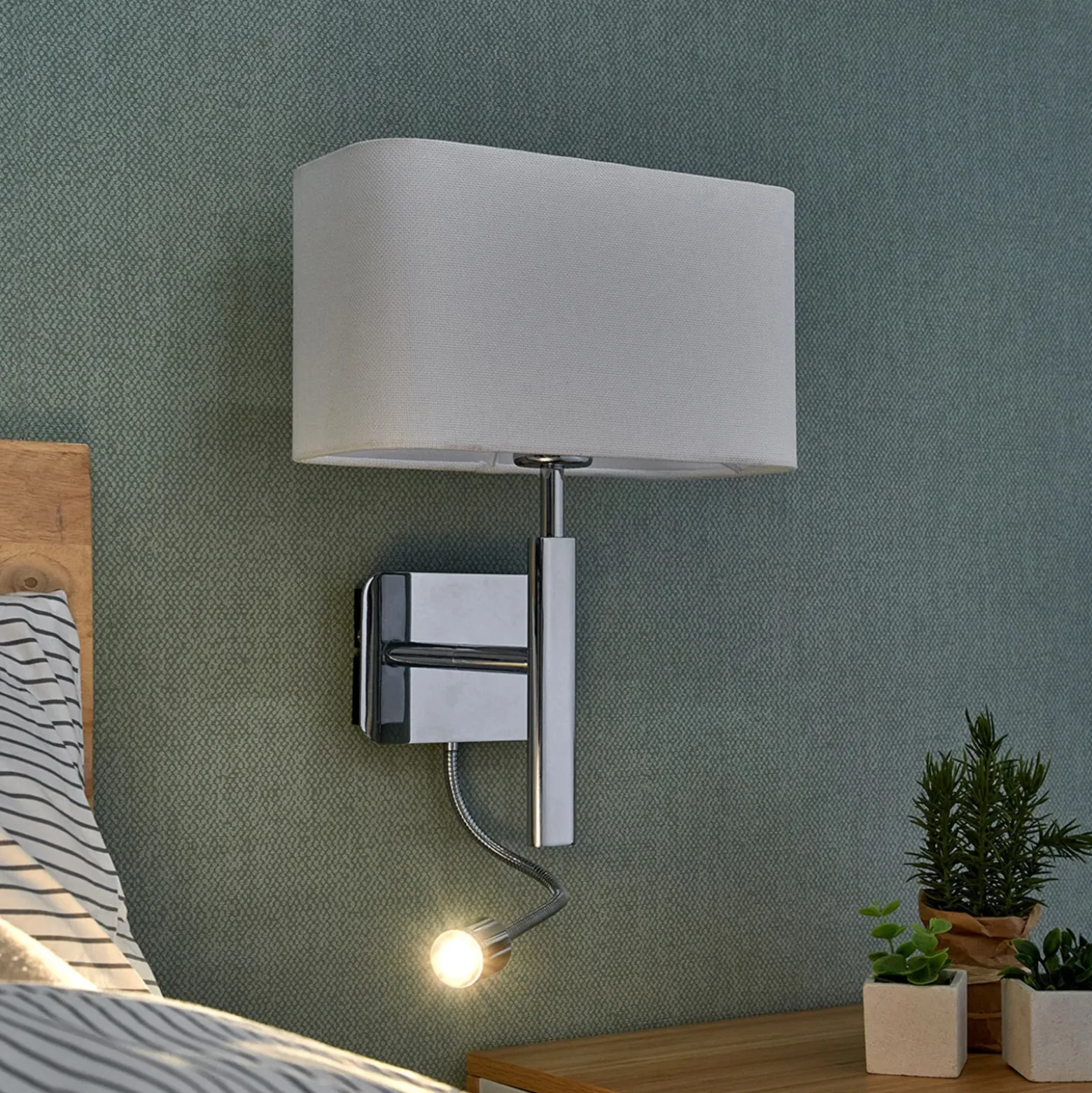 Lucande aplique de pared Jettka, altura 63 cm, brazo de lectura, textil