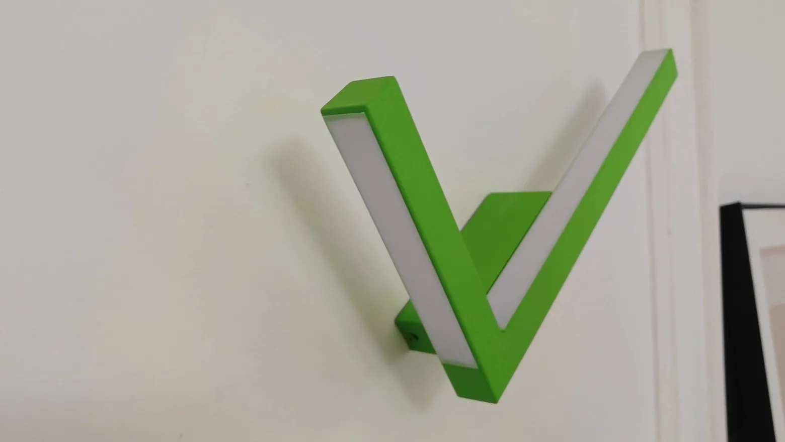 Lucande aplique de pared LED Check, verde, metal, CCT, atenuable