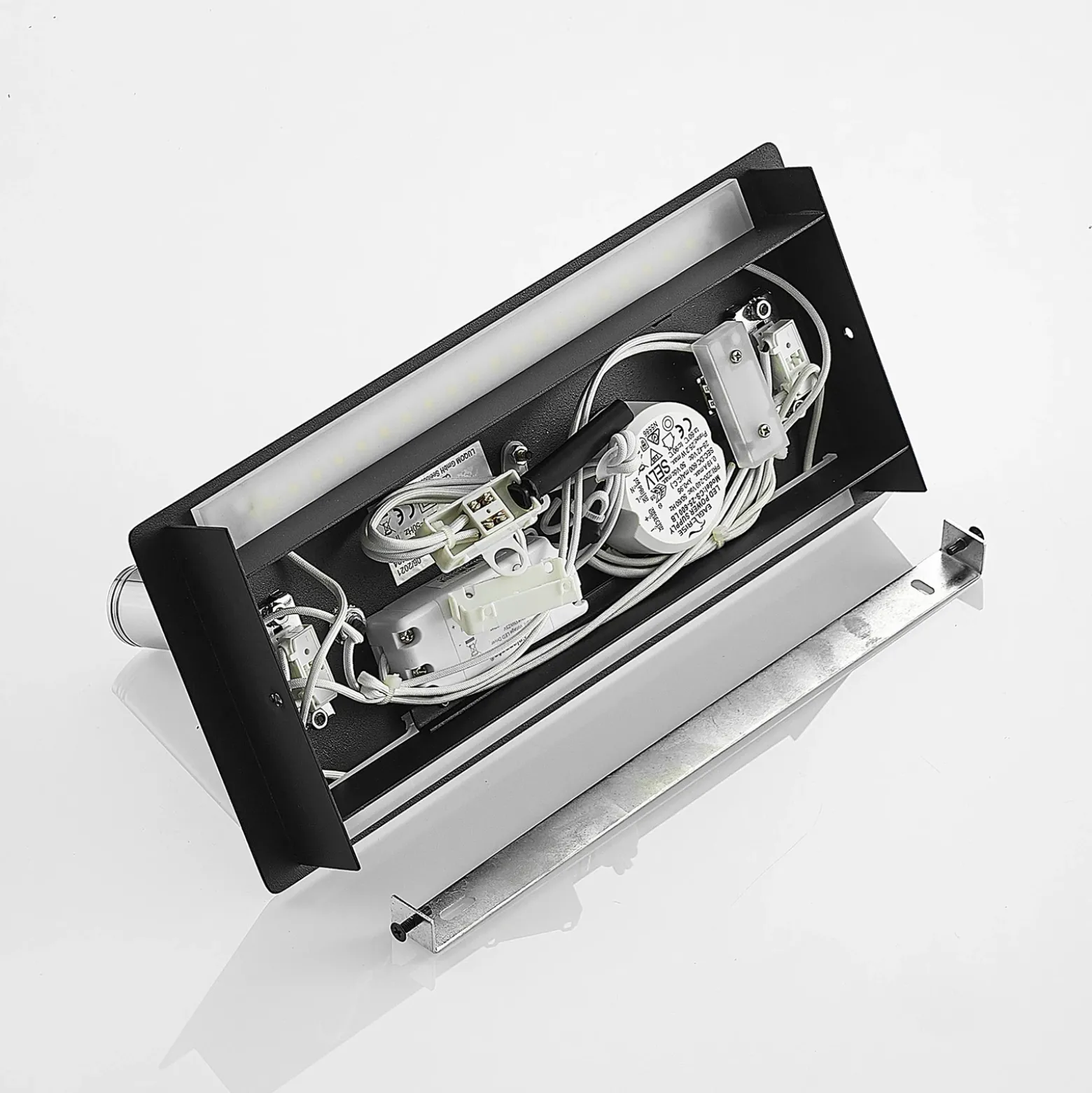 Lucande Aplique de pared LED Kimo, 32 cm, negro, aluminio, USB