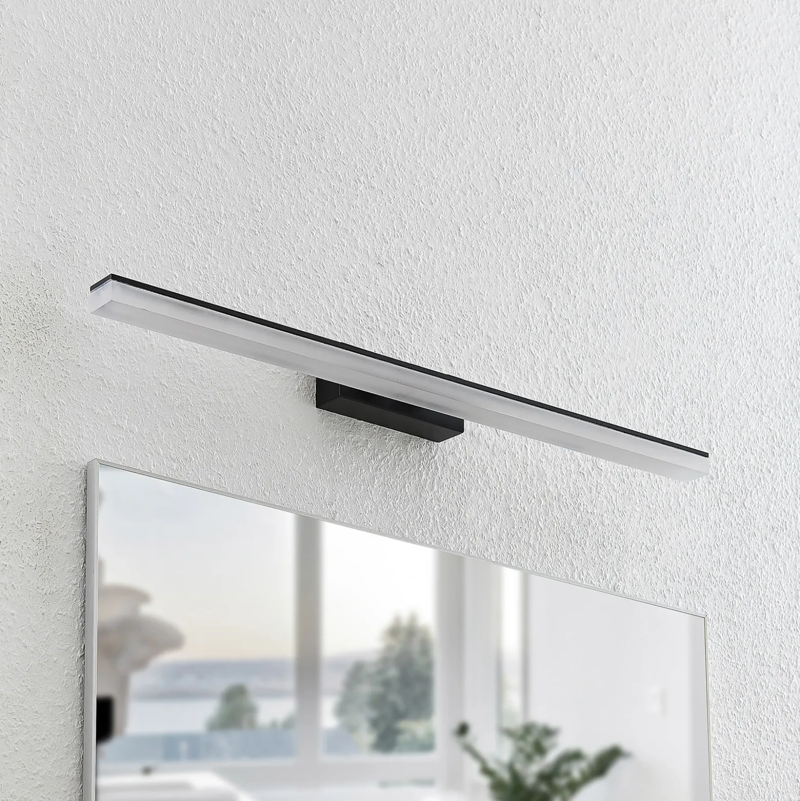 Lucande aplique de pared LED Lisana, horizontal, 75 cm, IP44