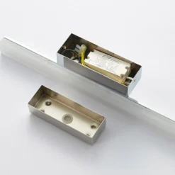 Lucande Aplique LED para baño Julie, 46cm, cromo, metal, IP44