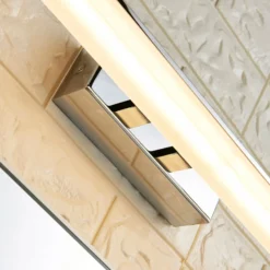 Lucande Aplique LED para baño Julie, 46cm, cromo, metal, IP44