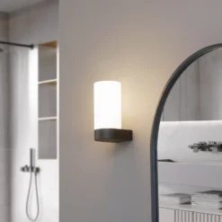 Lucande Basolo aplique para baño, negro, altura 17,2 cm, cristal
