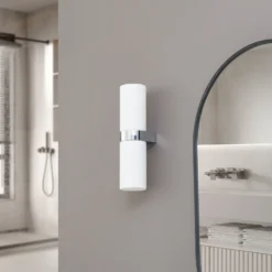 Lucande Basolo aplique para baño, cromo, altura 31,5cm, cristal, IP44