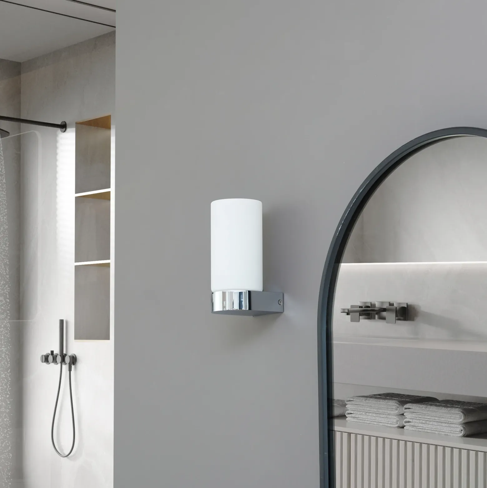 Lucande Basolo aplique para baño, cromo, altura 17,2 cm, cristal
