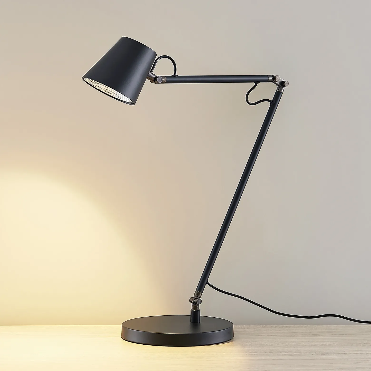 Lucande LED lámpara de escritorio Tarris, altura 46 cm, negro