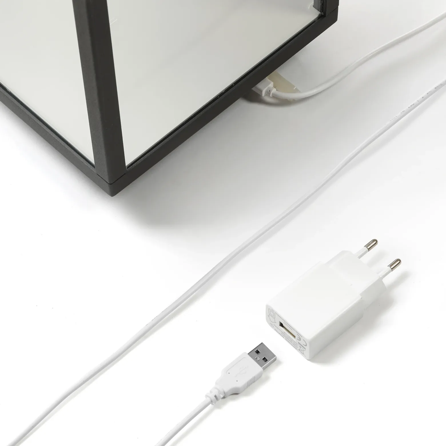 Lucande LED lámpara de mesa recargable Cube, aluminio, IP54, atenuable