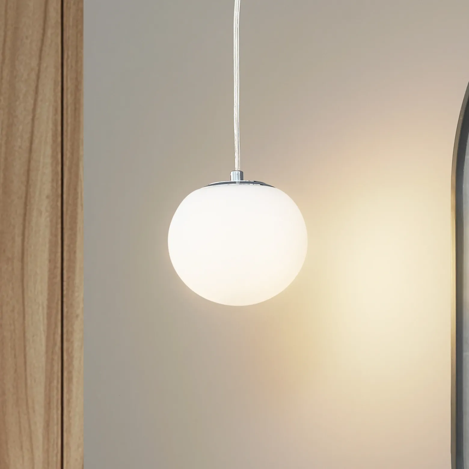 Lucande lámpara colgante Bidolo, color cromo, cristal, Ø 15 cm, IP44