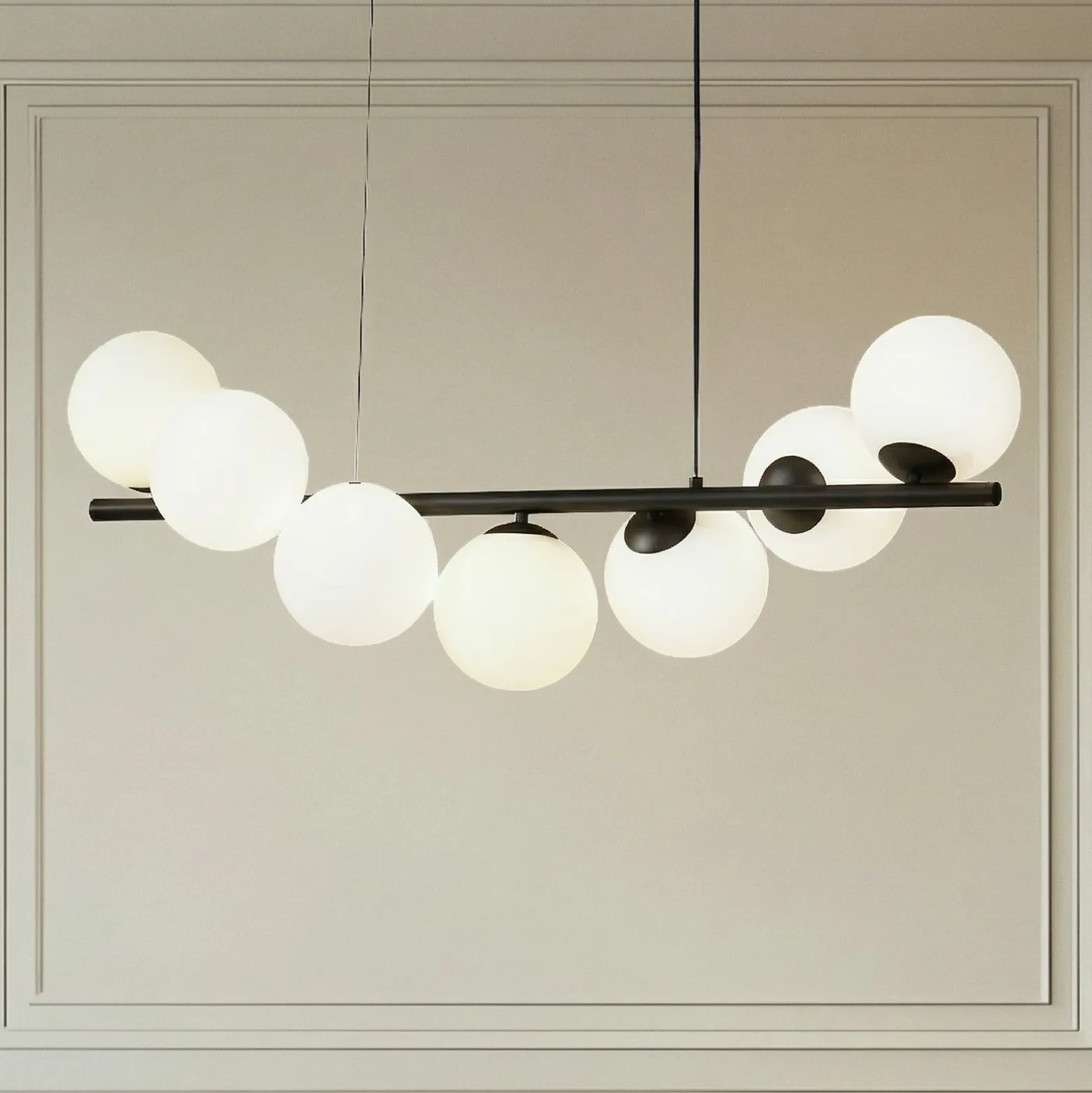 Lucande lámpara colgante Isandro, negro / ópalo, 7 luces