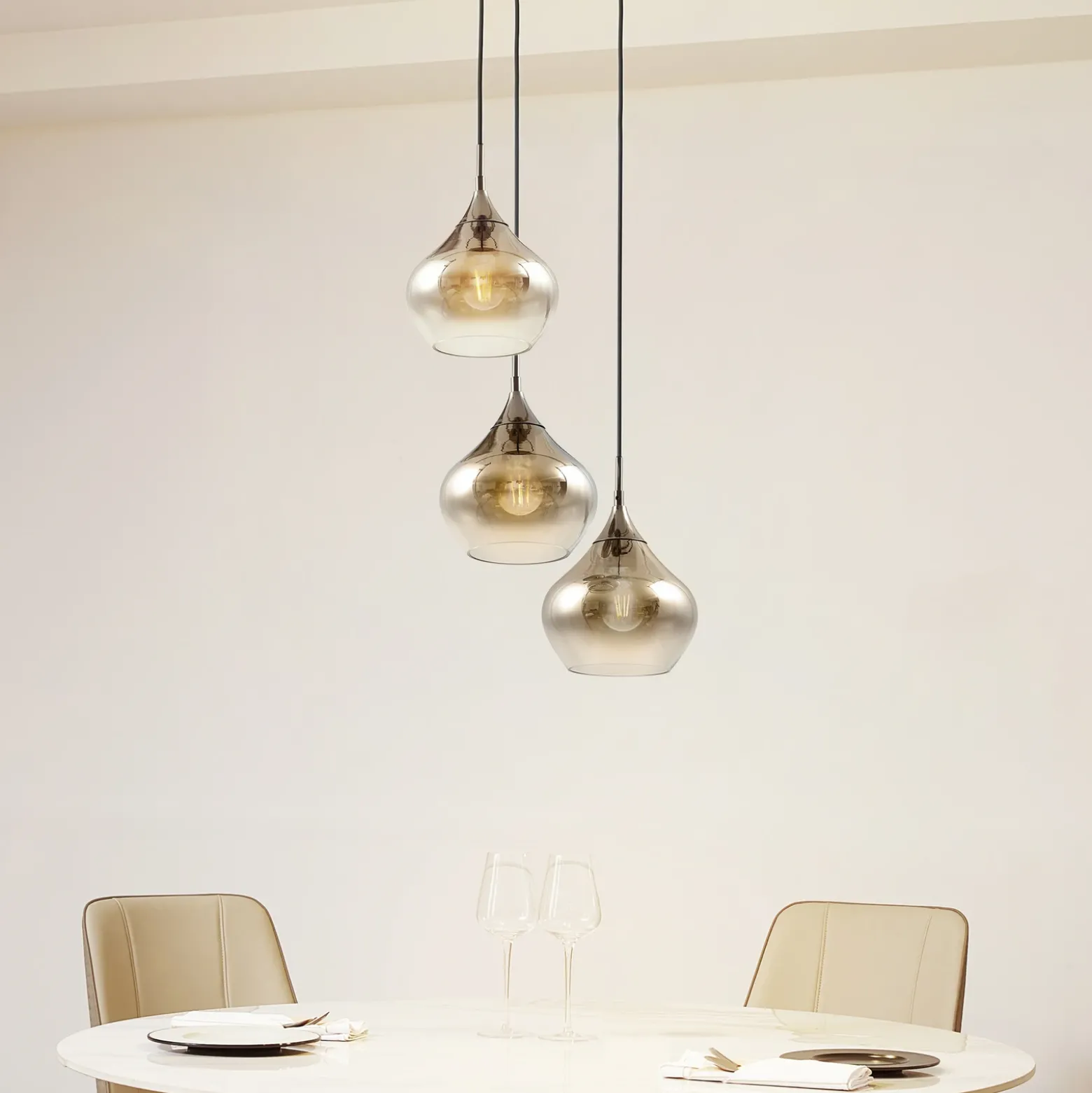 Lucande lámpara colgante Jarven, 3 luces, negro, cristal