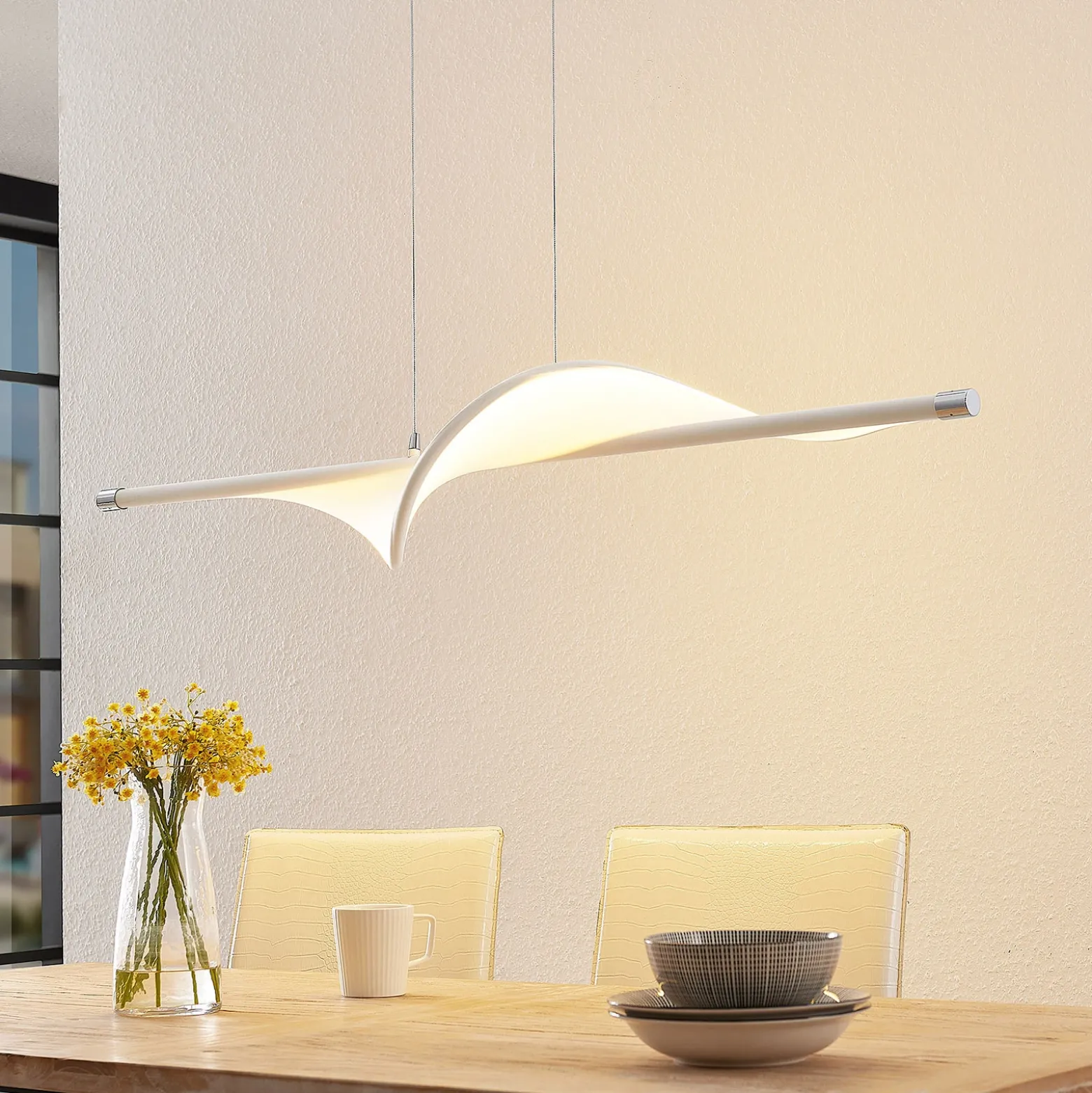 Lucande Lámpara colgante LED Edano, 122 cm, blanca, textil, atenuable