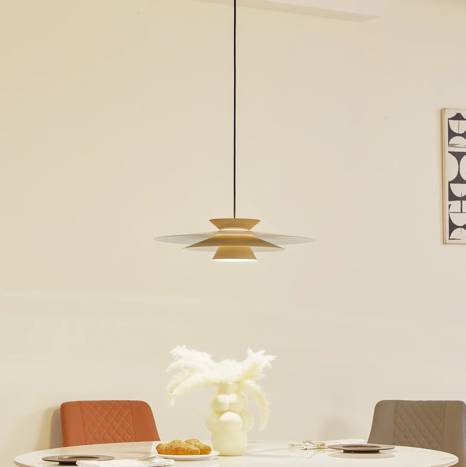 Lucande Lámpara colgante LED Livie, beige, aluminio, Ø 50 cm