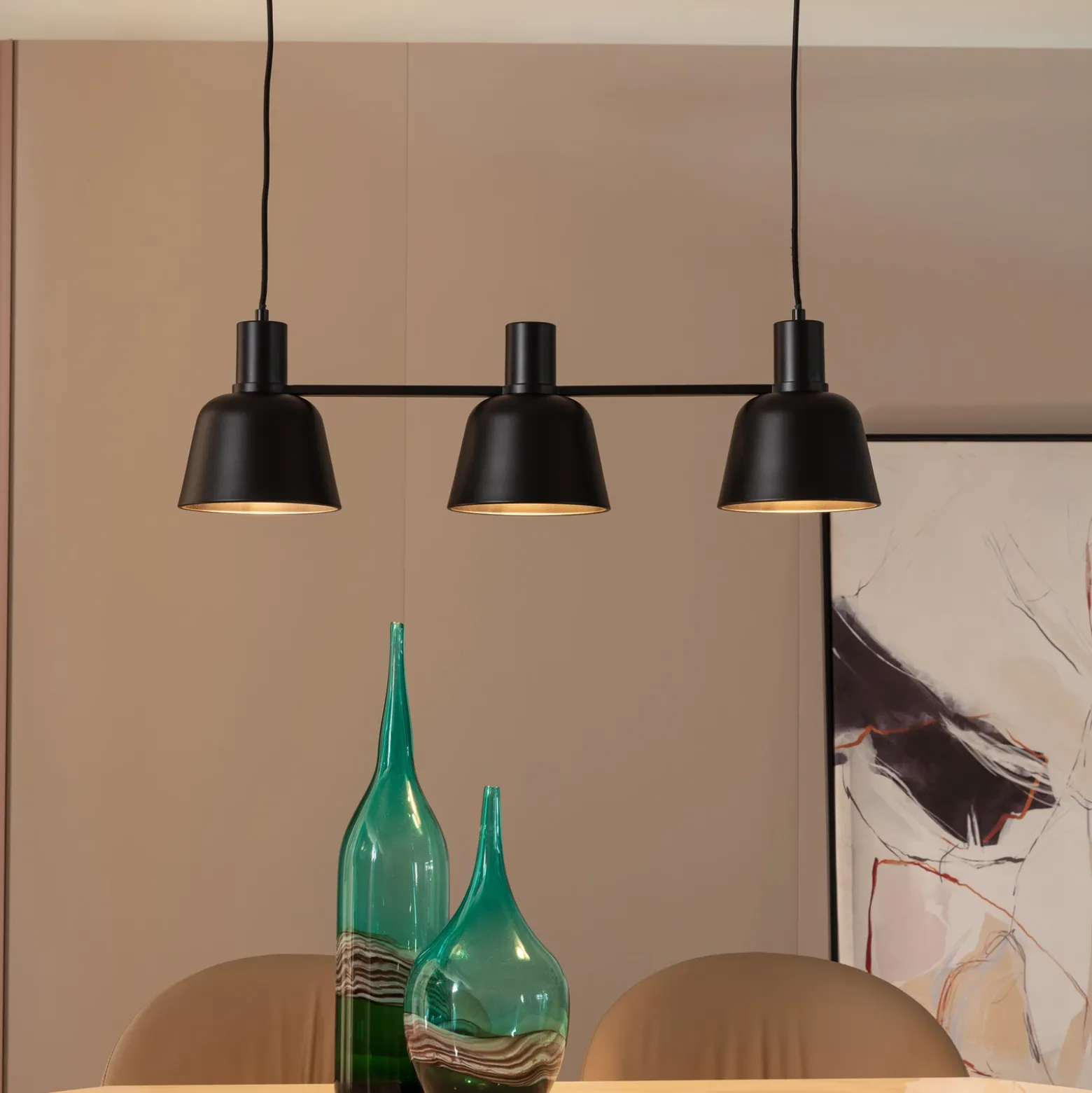 Lucande Lámpara colgante Servan, negra, 3 luces