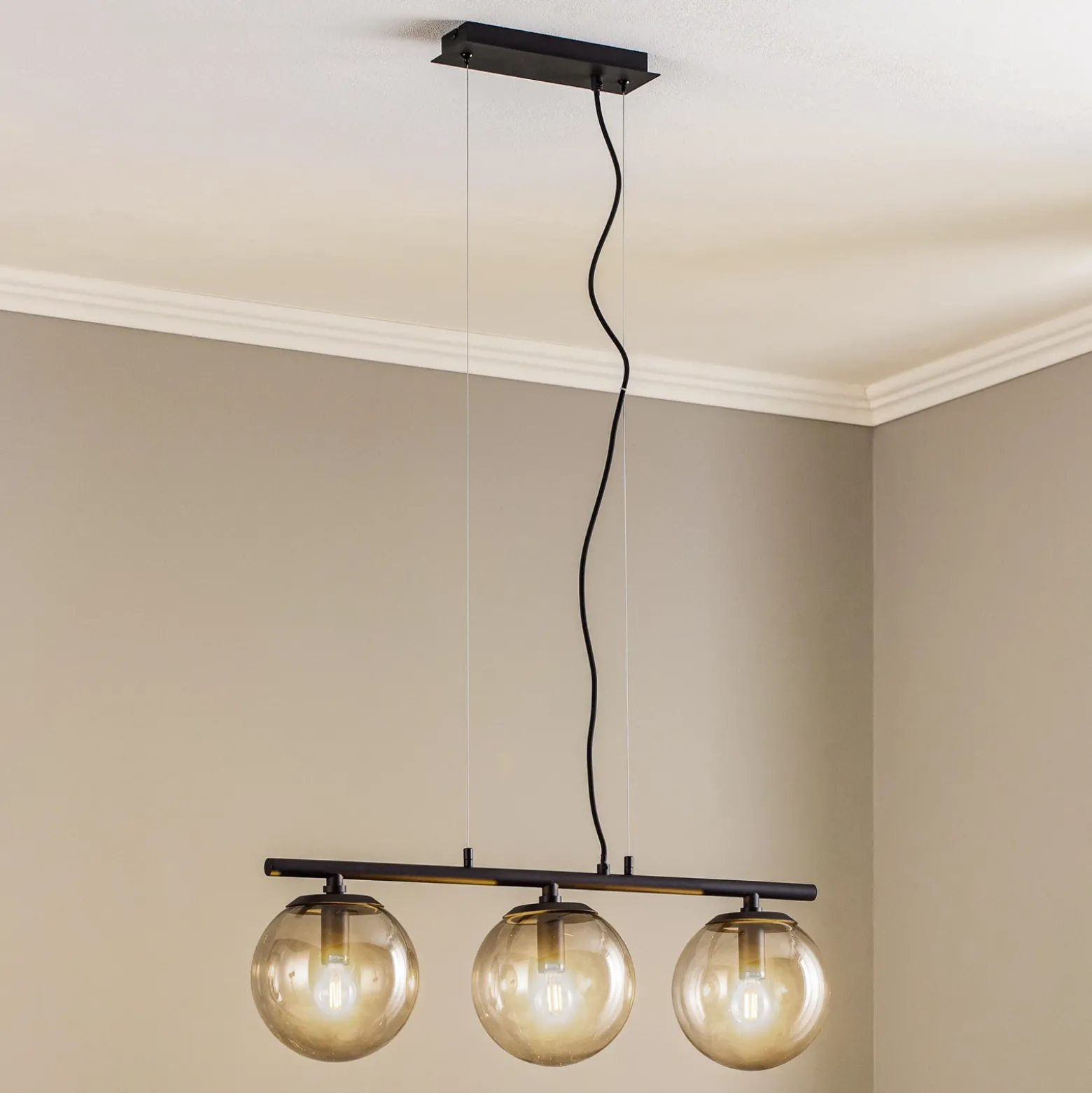 Lucande Lámpara colgante Sotiana, 3 luces, larga, negra