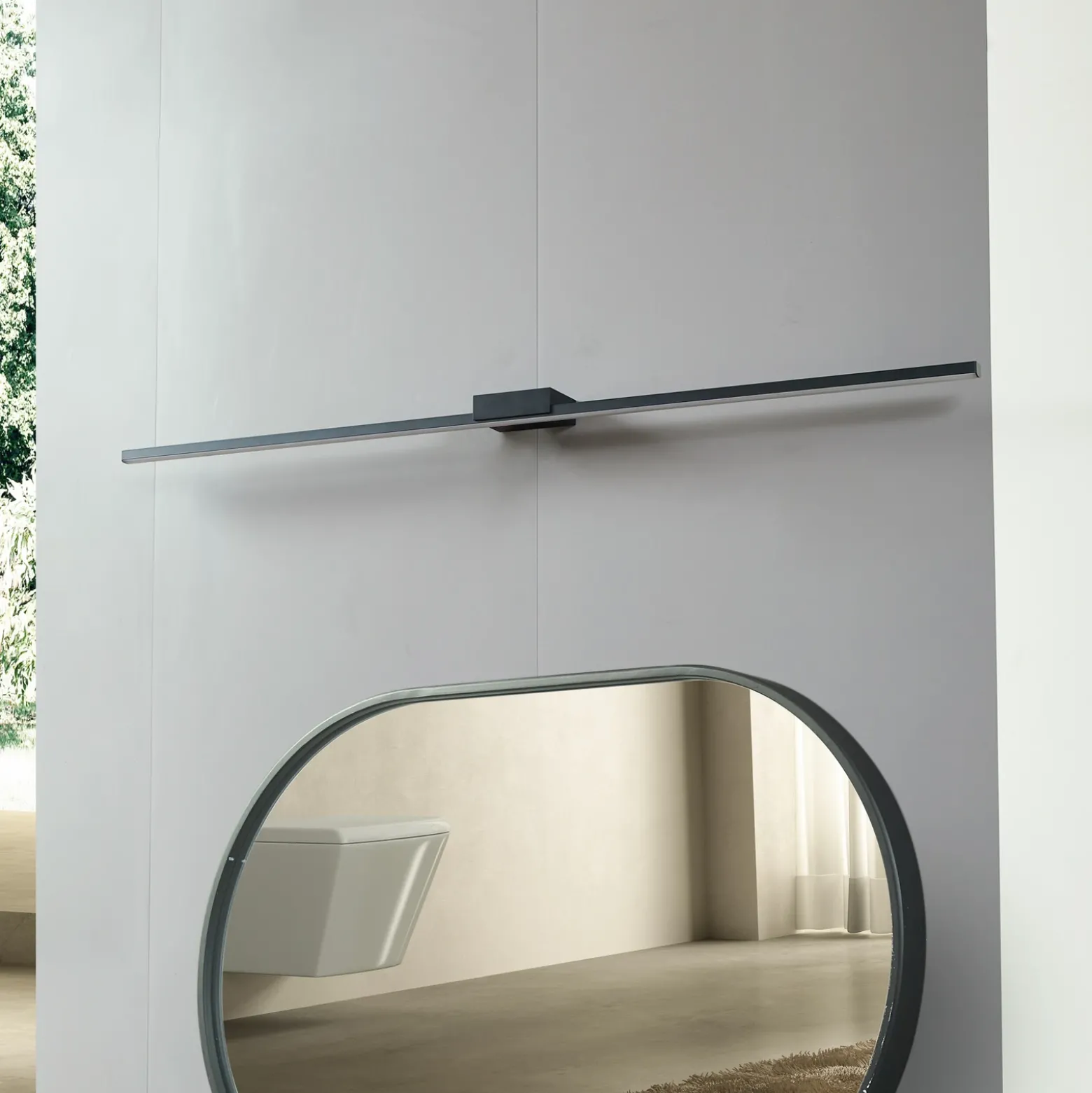 Lucande Lámpara de espejo LED Kivana, negra, metal, 120 cm IP44