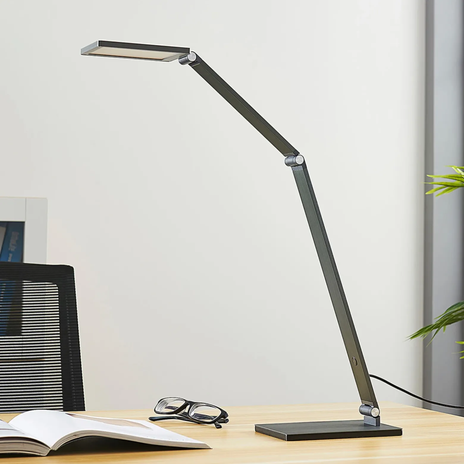Lucande lámpara de mesa LED Mion, 41 cm, angular, atenuable