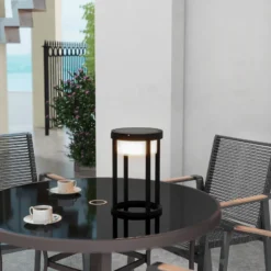 Lucande Lámpara de mesa solar LED Tilena, redonda, negra, atenuable