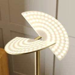 Lucande Lámpara de pie LED Anniki, latón, regulable, atenuable