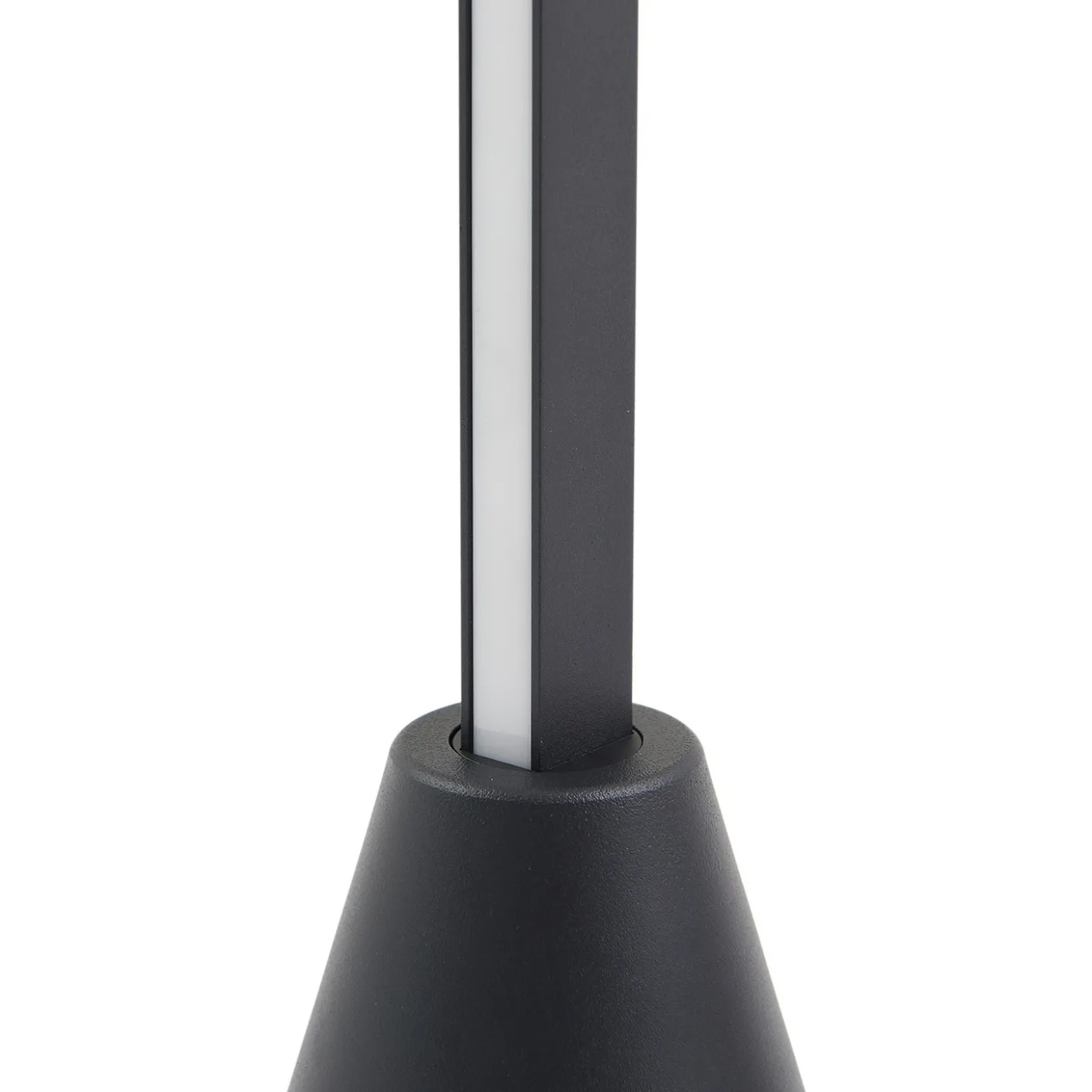 Lucande lámpara de pie LED Linija, negra, altura 110 cm, sensor