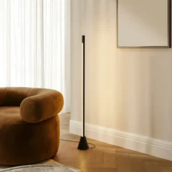 Lucande lámpara de pie LED Linija, negra, altura 110 cm, sensor