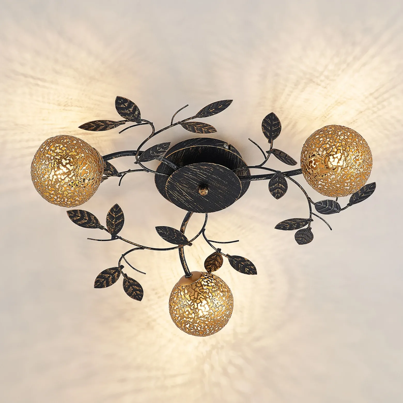 Lucande lámpara de techo Evory, Ø 53 cm, 3 luces, negro/oro, G9