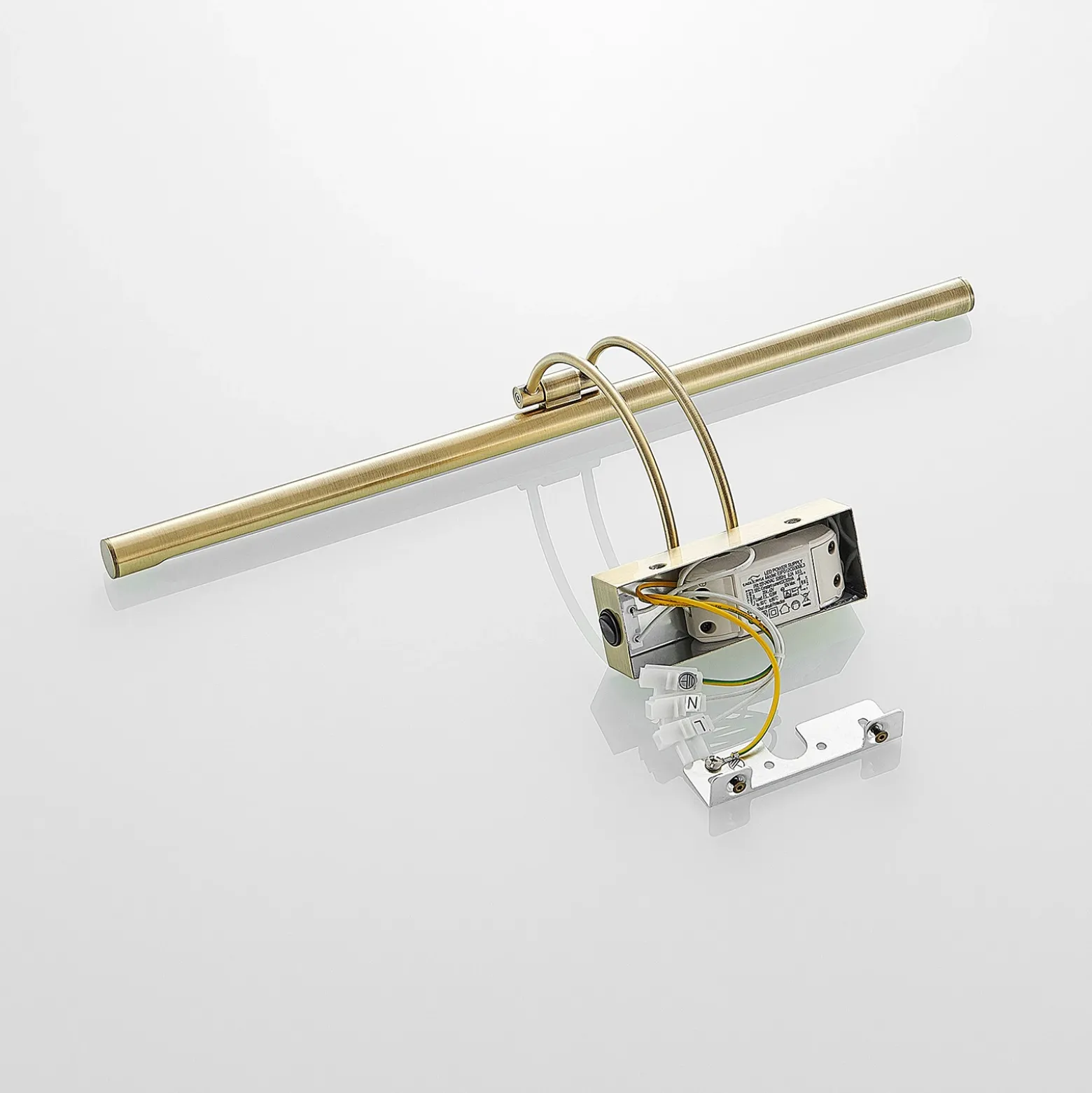 Lucande Lámpara LED para cuadros Dimitrij, curvada, latón, metal